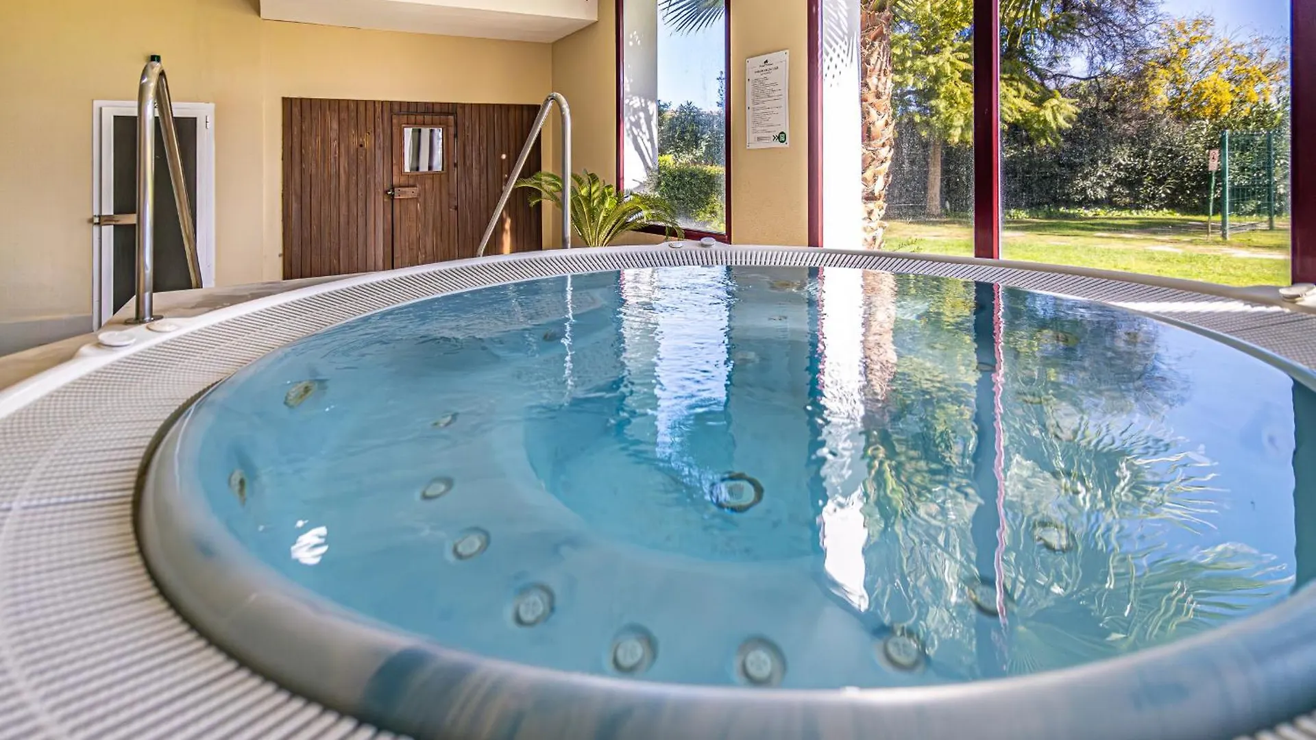Apartment Rentitspain Charming Apartment: Parque Botanico Resort & Country Club Estepona Spain