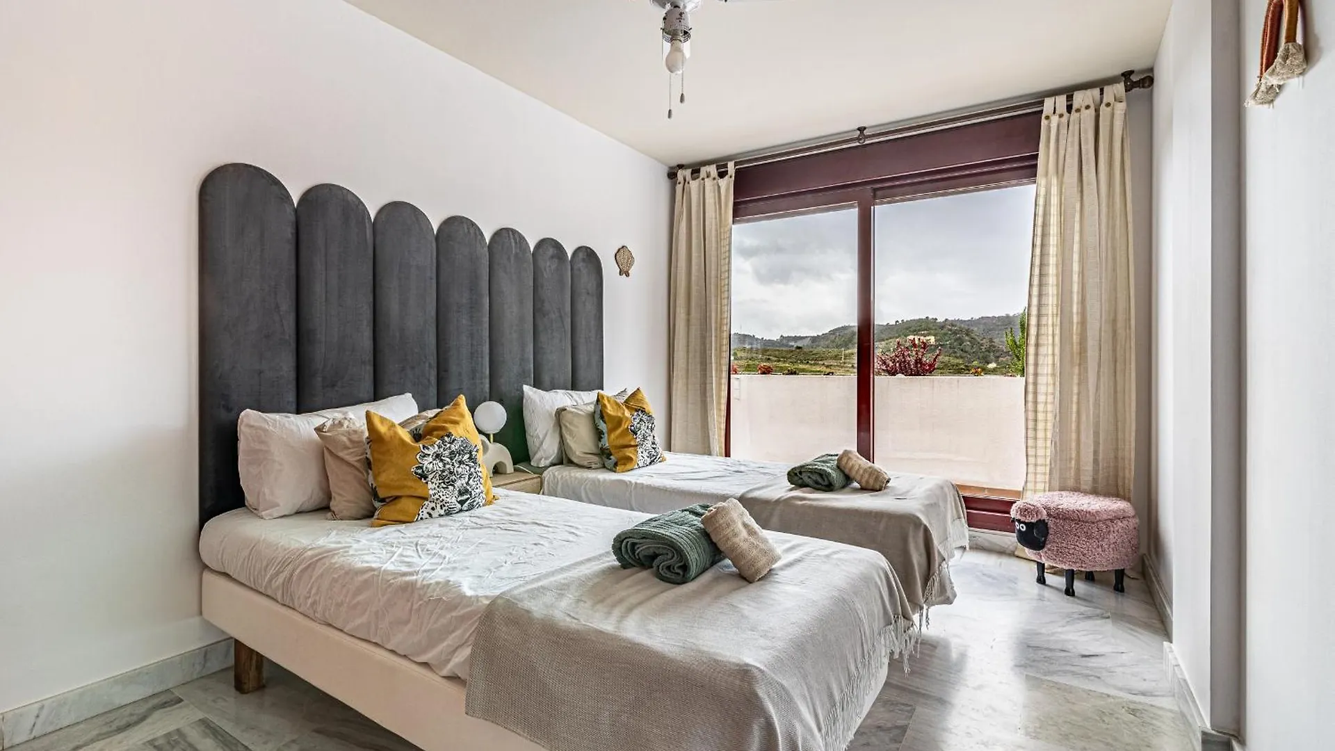Rentitspain Charming Apartment: Parque Botanico Resort & Country Club Estepona