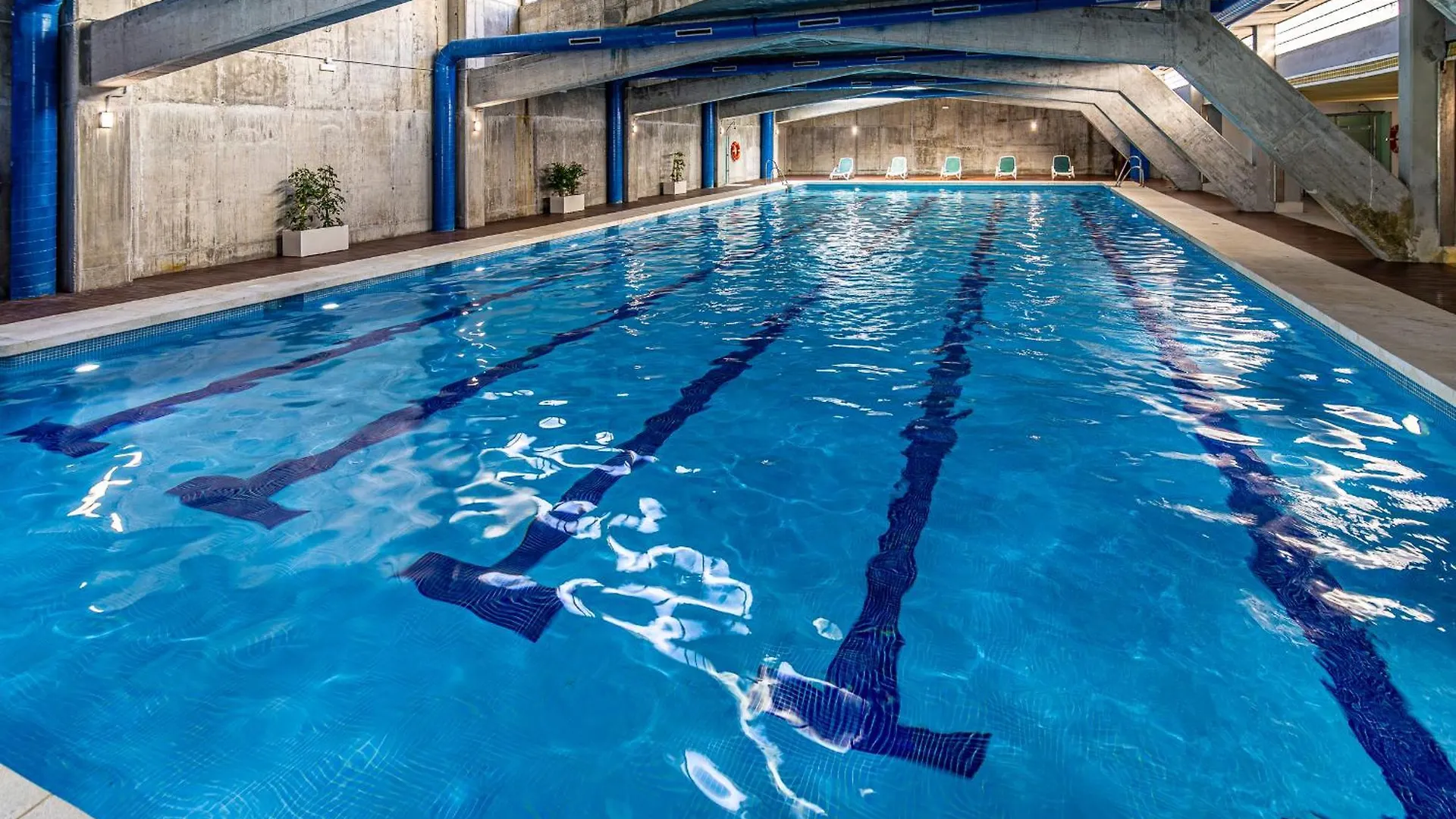 Rentitspain Apartamento Charming Gym, Jacuzzi Y Balcon 埃斯特波纳 公寓