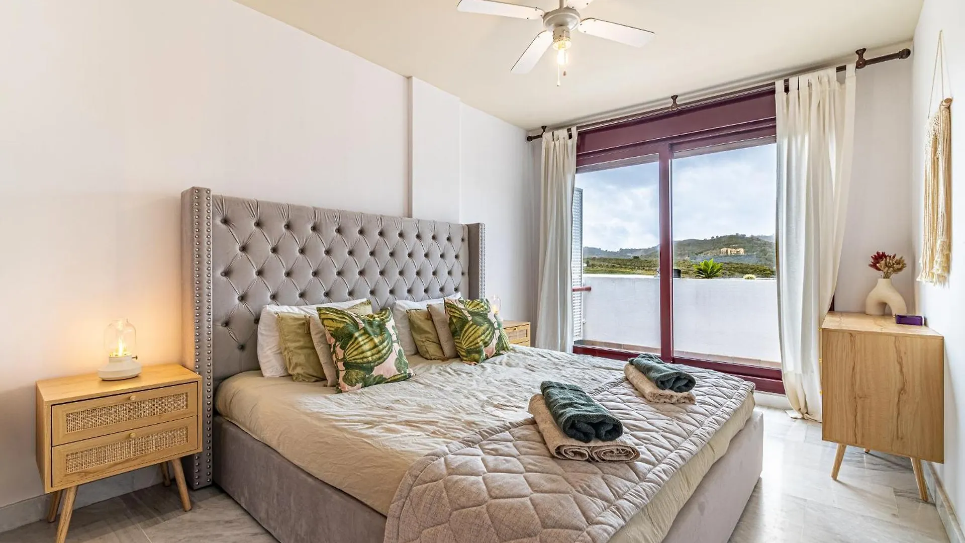 Rentitspain Apartamento Charming Gym, Jacuzzi Y Balcon 埃斯特波纳 0*,  西班牙