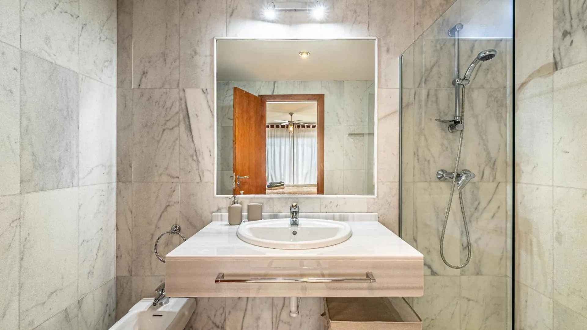 Rentitspain Apartamento Charming Gym, Jacuzzi Y Balcon 埃斯特波纳 西班牙
